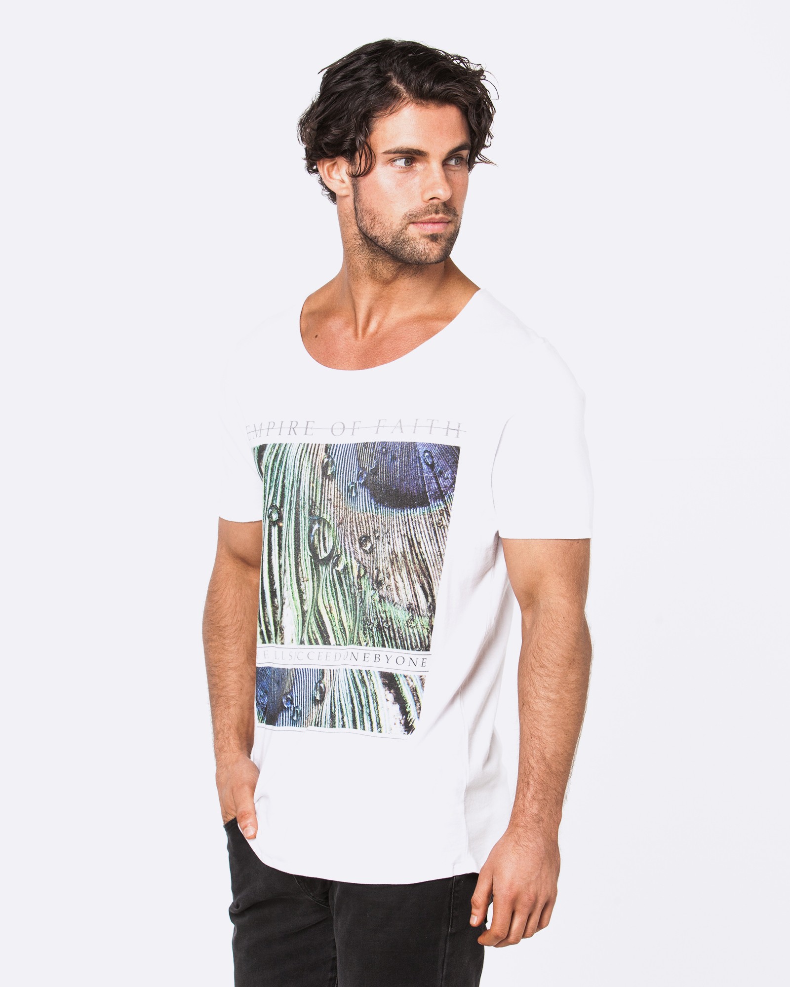 PEACOCK WHITE TEE