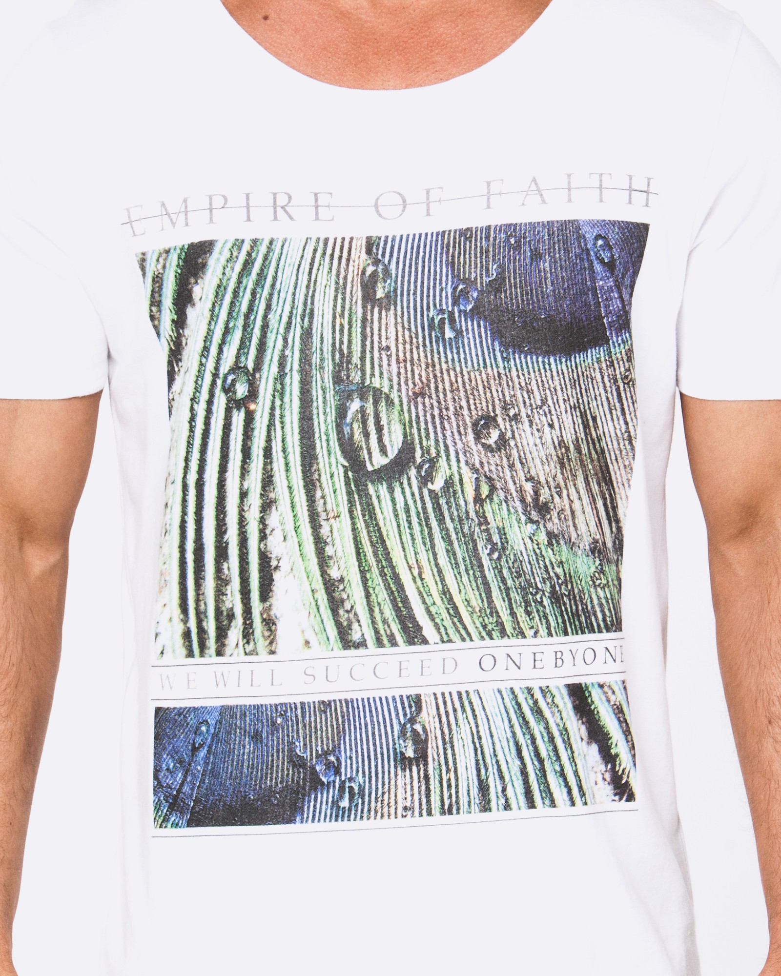 PEACOCK WHITE TEE