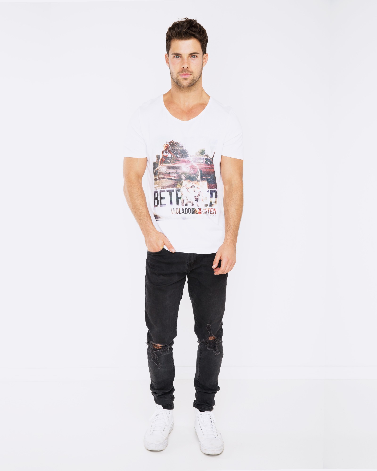 BETRAYED WHITE TEE