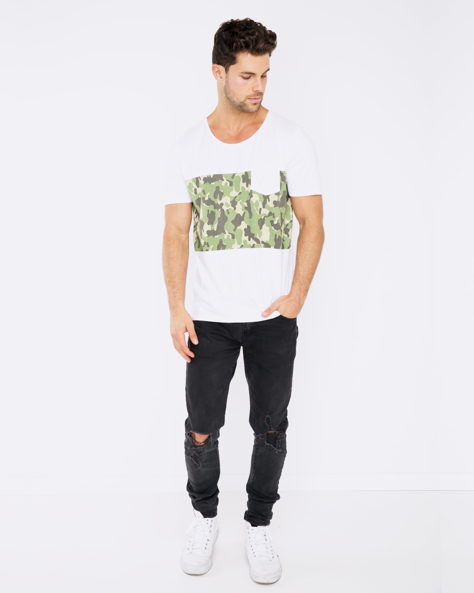 FIND ME IN THE WOODS WHITE TEE