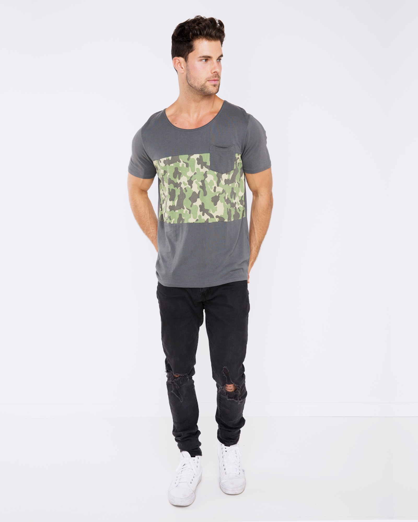 FIND ME IN THE WOODS GREY TEE