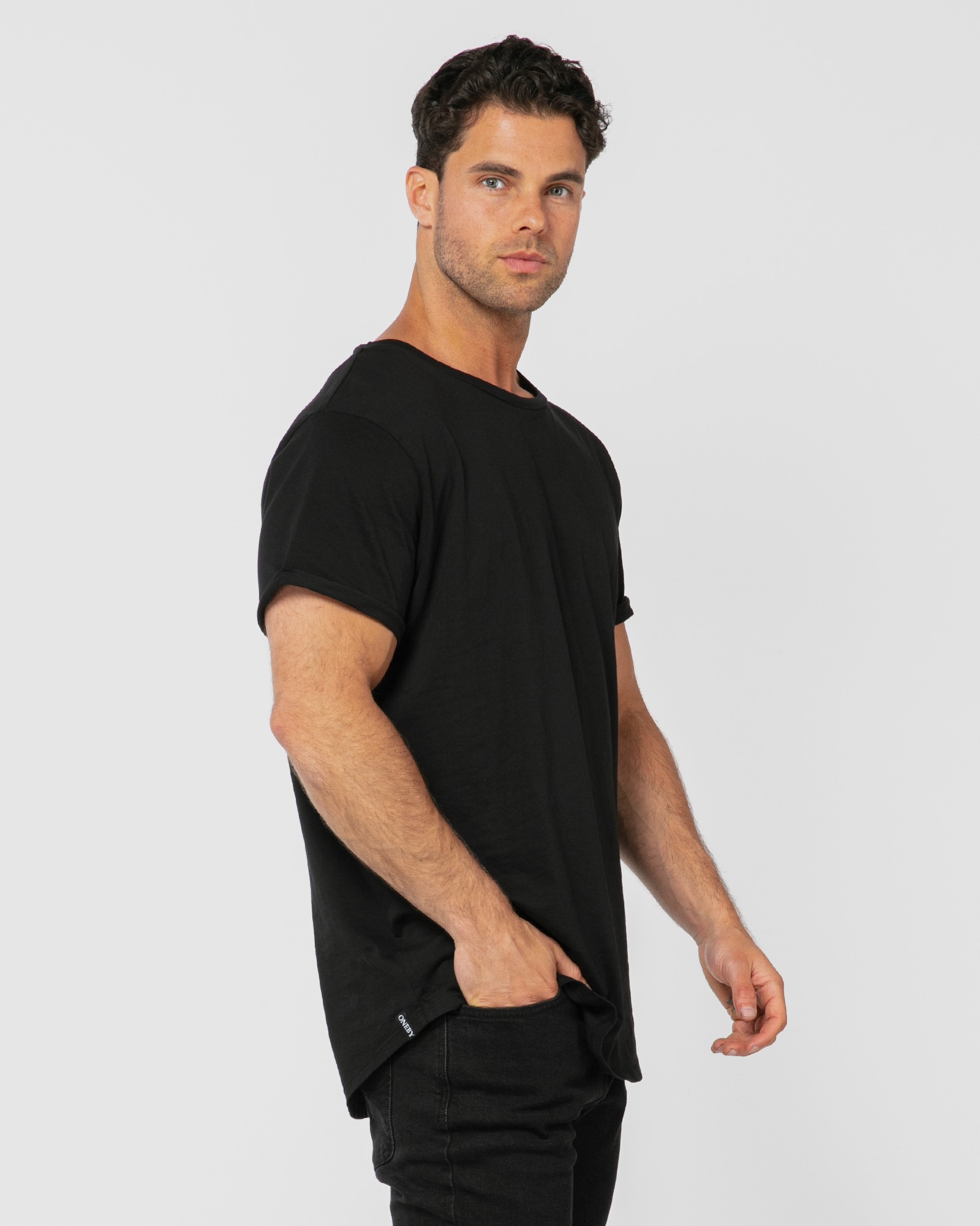 SIGNATURE BLACK TEE