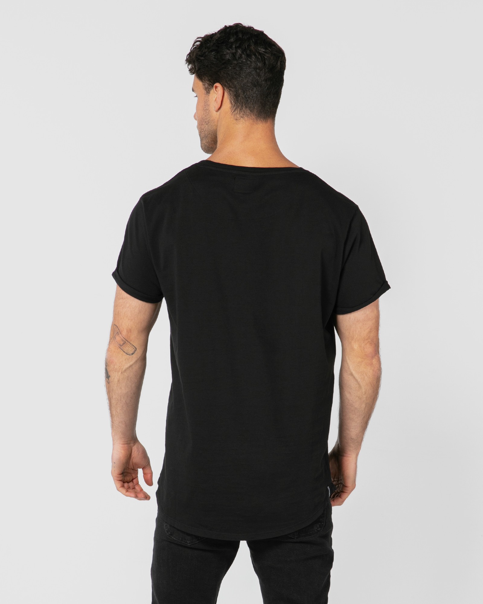 SIGNATURE BLACK TEE