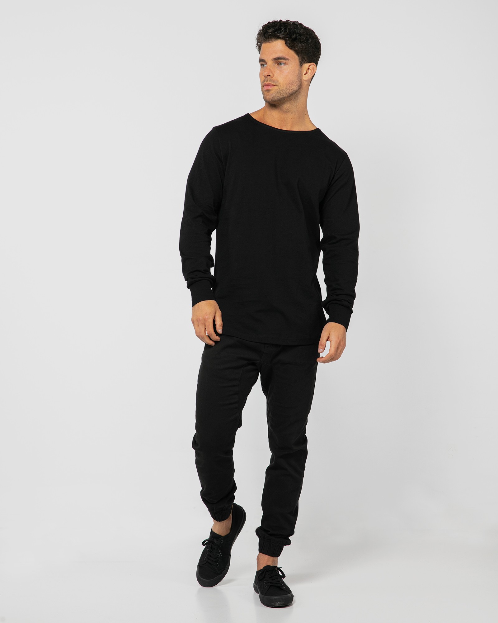 CLASSIC BLACK LONGSLEEVE TEE