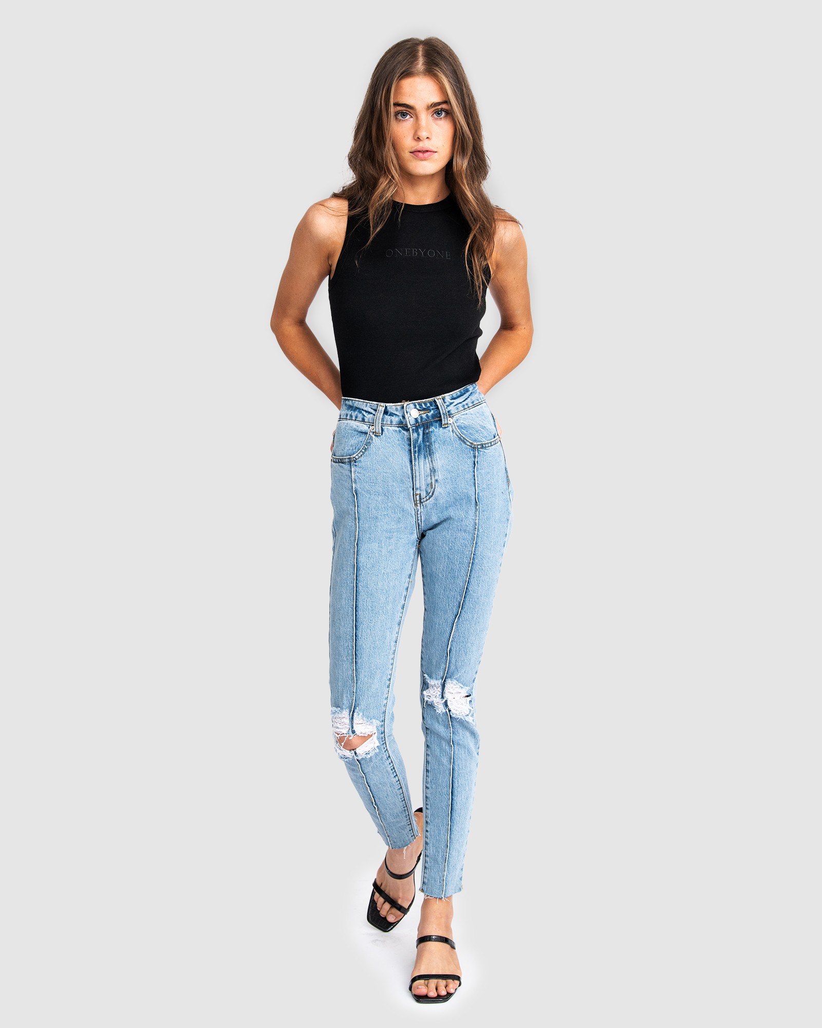 LUNA BLACK SINGLET