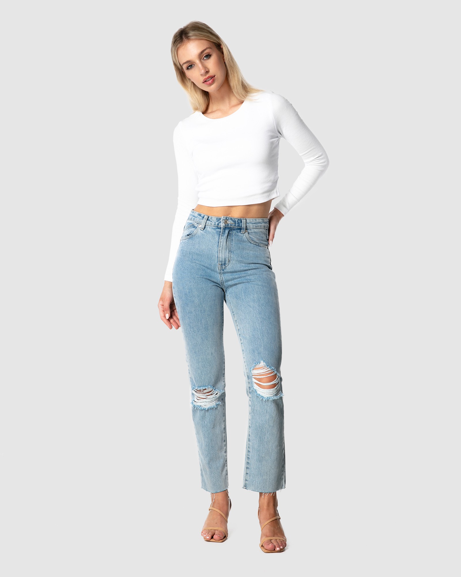CLASSIC WHITE LONGSLEEVE CROP TEE