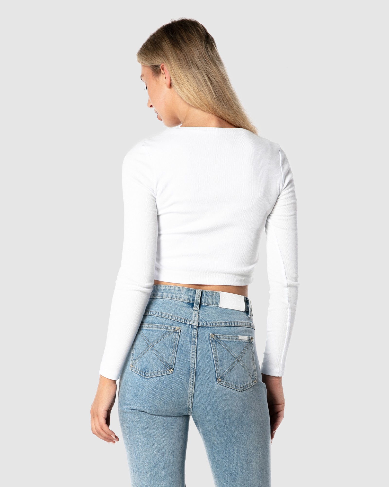 CLASSIC WHITE LONGSLEEVE CROP TEE