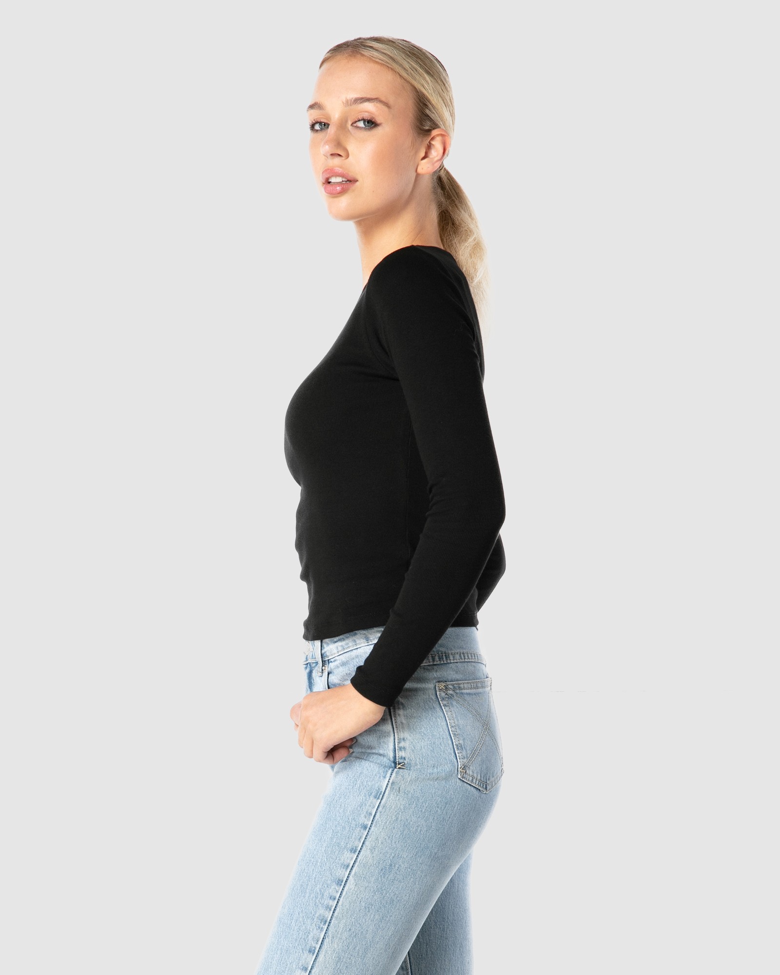 CLASSIC BLACK LONGSLEEVE TEE
