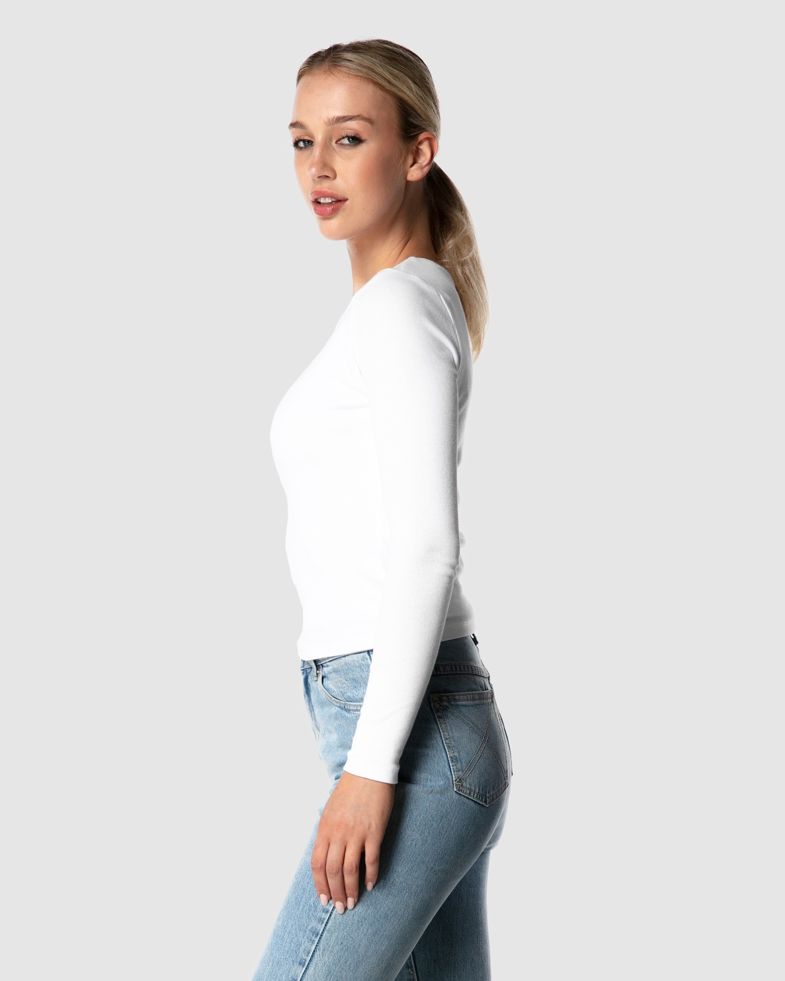 CLASSIC WHITE LONGSLEEVE TEE