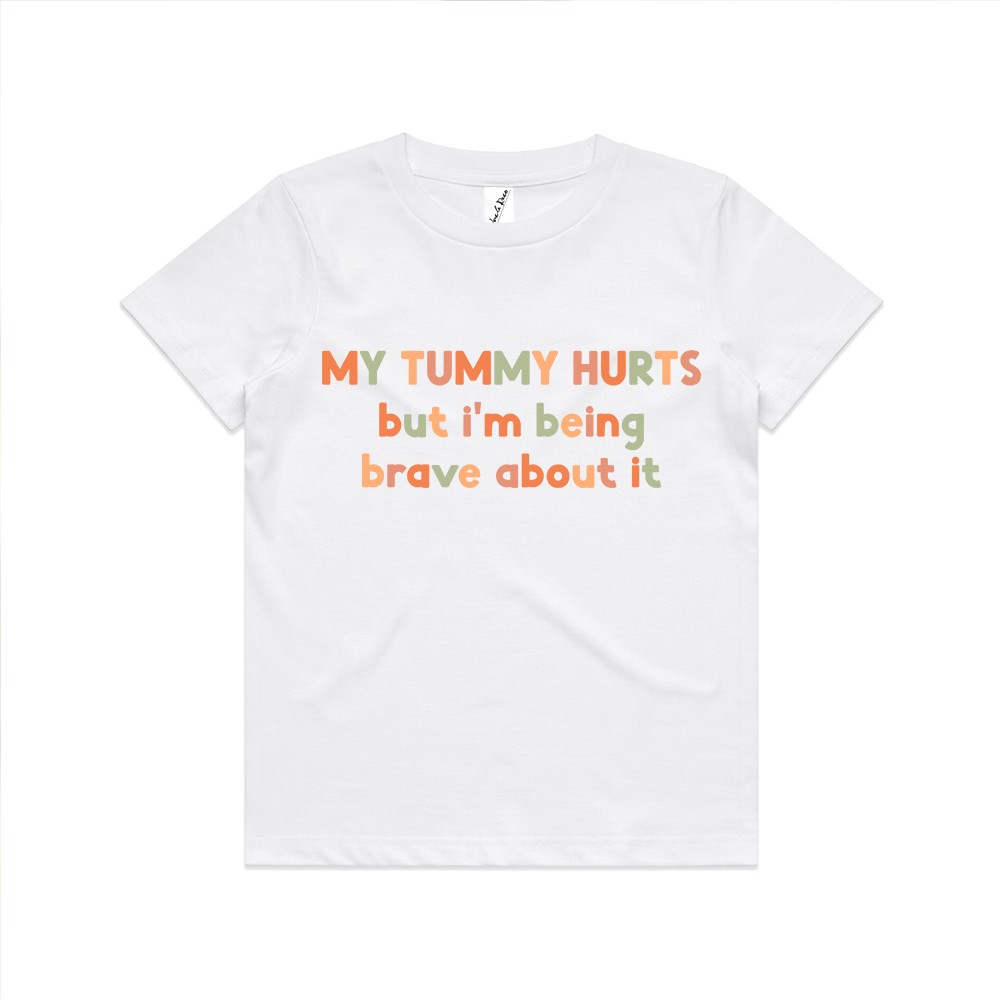 MY TUMMY HURTS BUT I'M BEING BRAVE KIDS TEE