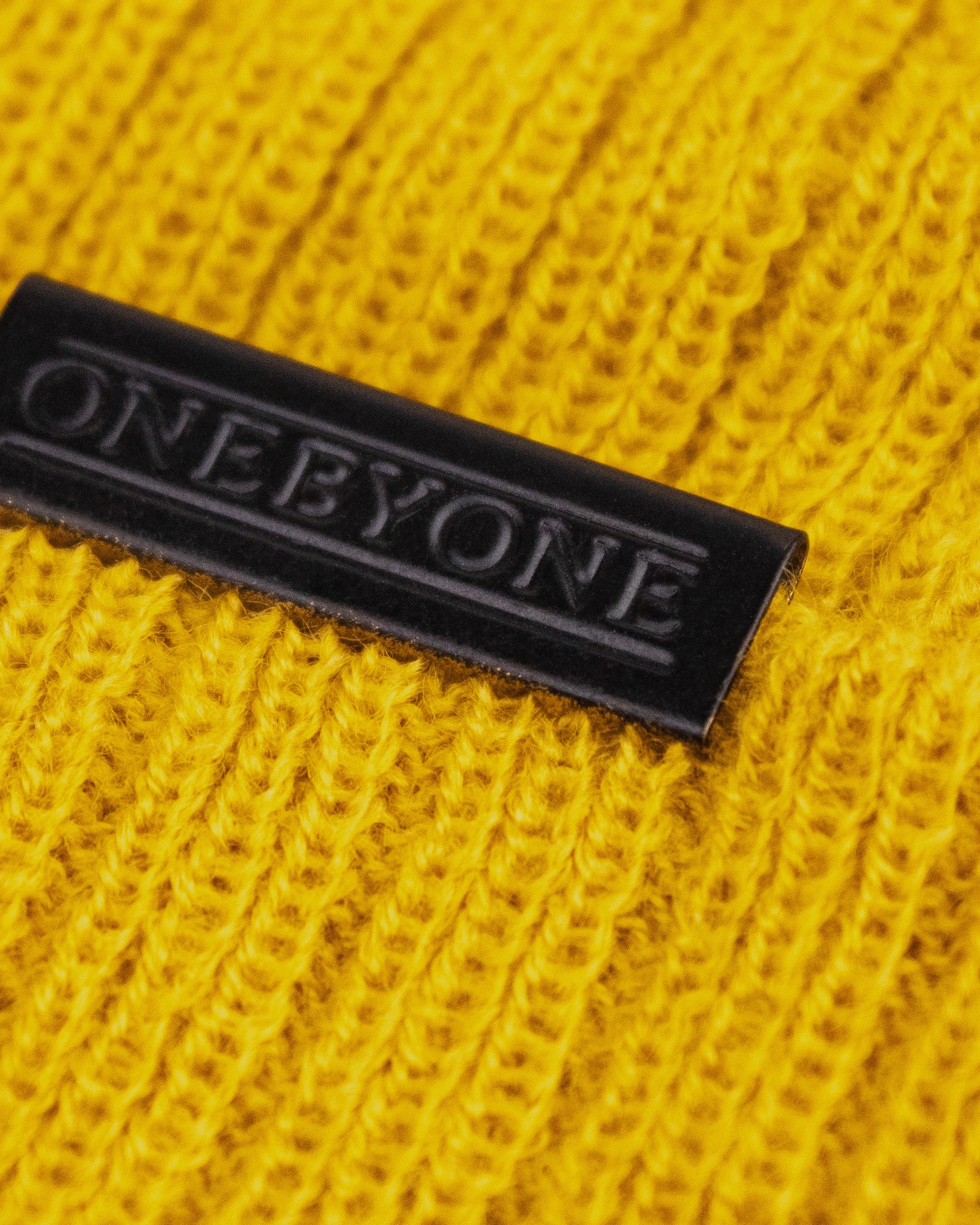 BOBBY MUSTARD BEANIE