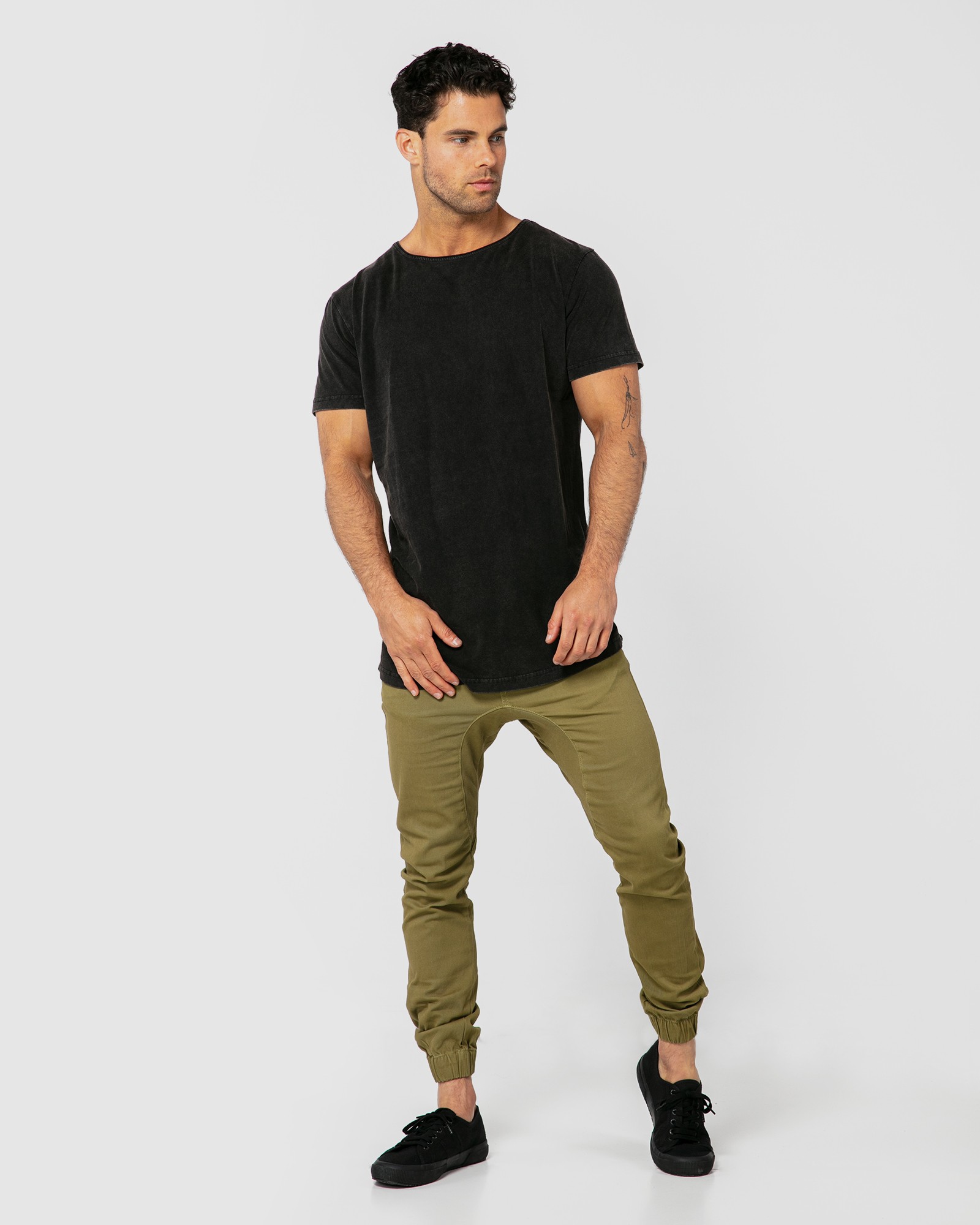 CLASSIC STONE BLACK TEE